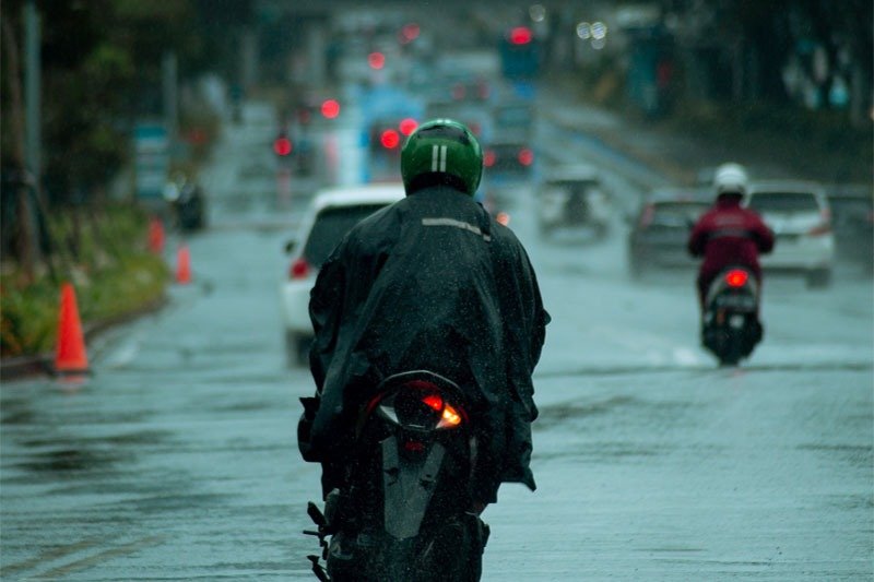 10 Essential Tips For Riding A Motorcycle In The Rain