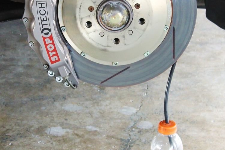 Vacuum Bleeding ATV Brakes