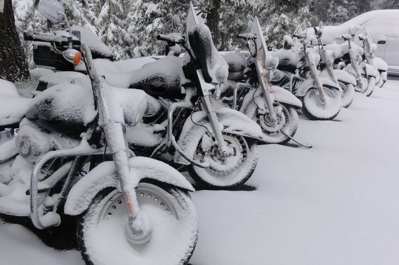 moto et neige, faut se préparer pour l'hiver prochain ! - partagemotopassion