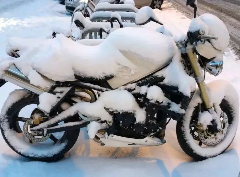 Safety tips for riding a motorcycle in winter