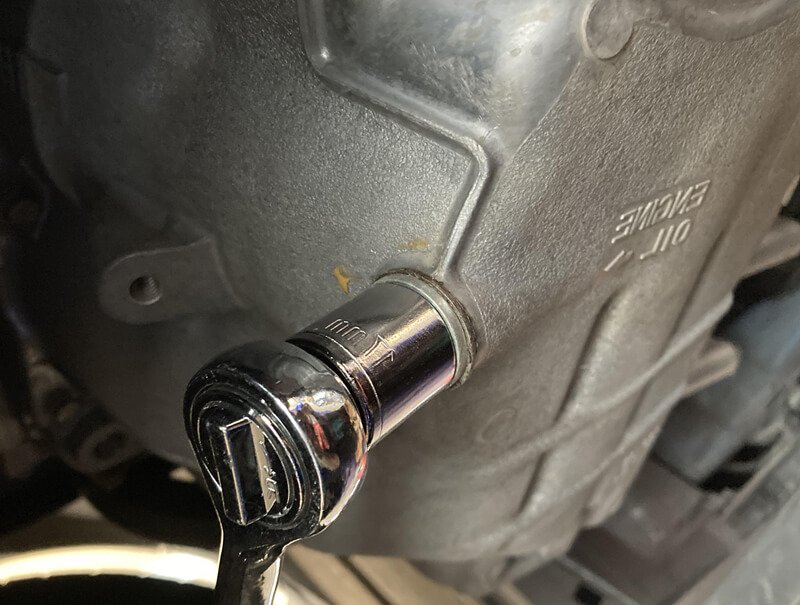 be careful to tighten the oil drain plug