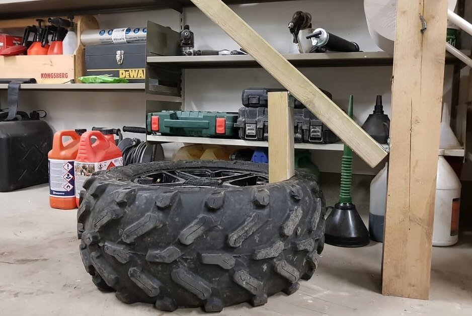 breaking the bead of ATV tire