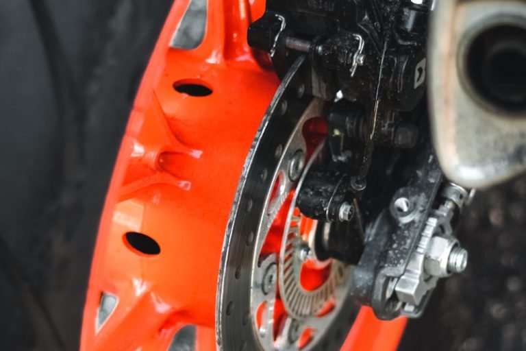 Combien pèse une moto (10 types de motos)