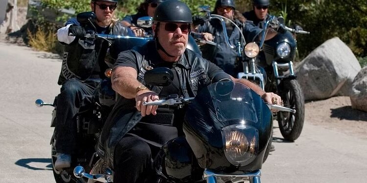clay morrow’s harley-davidson dyna super glide
