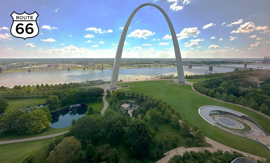 Gateway Arch - famous landmarks(attractions) along Route 66 in Missouri