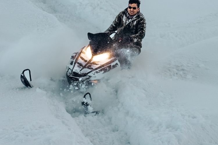 how to choose the best Snowmobile for Ice Fishing