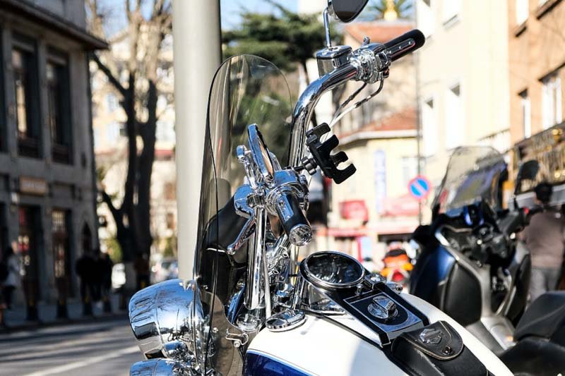 motorcycle windshield cleaning tips