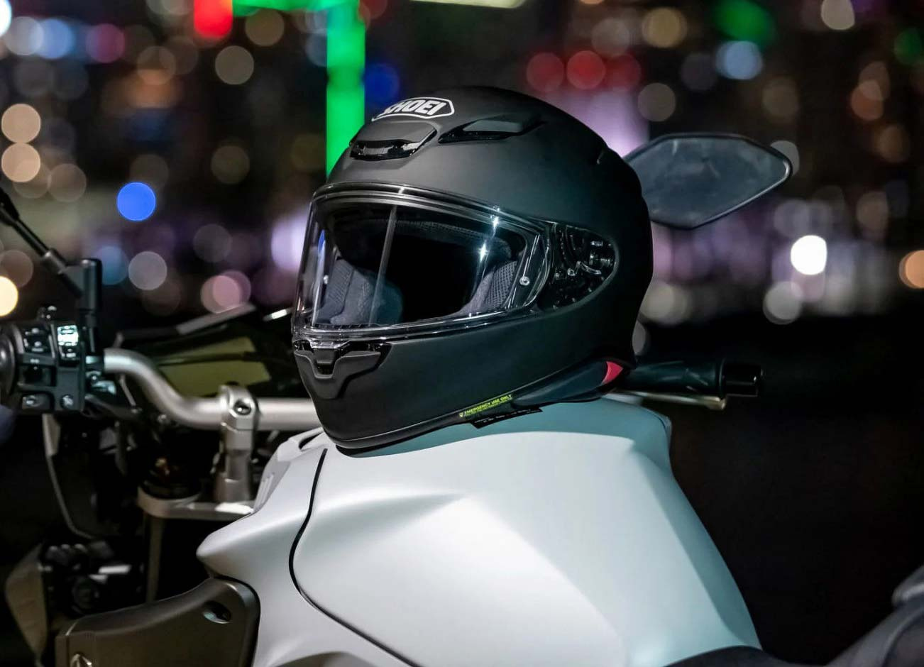 Shoei RF 1400 motorcycle helmet - best helmets for street bikes