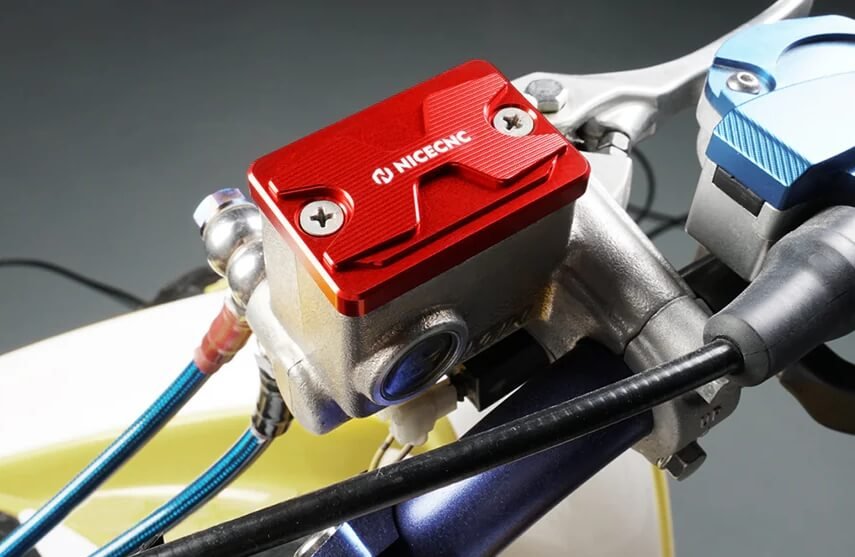 take off the cap to the brake liquid reservoir