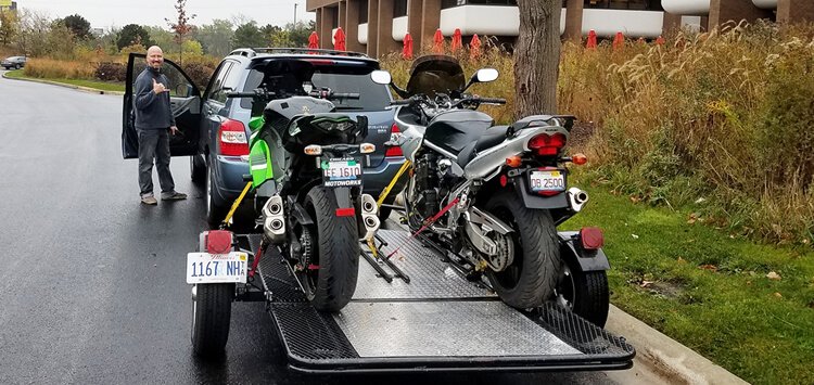een motorfiets vervoeren op een aanhanger - hoe u uw motorfiets vervoert